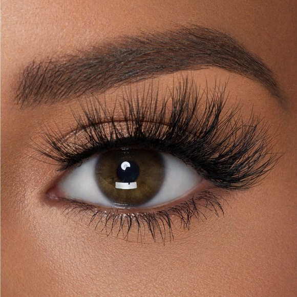 Lilly Lashes in Miami - Picture 2 of 6